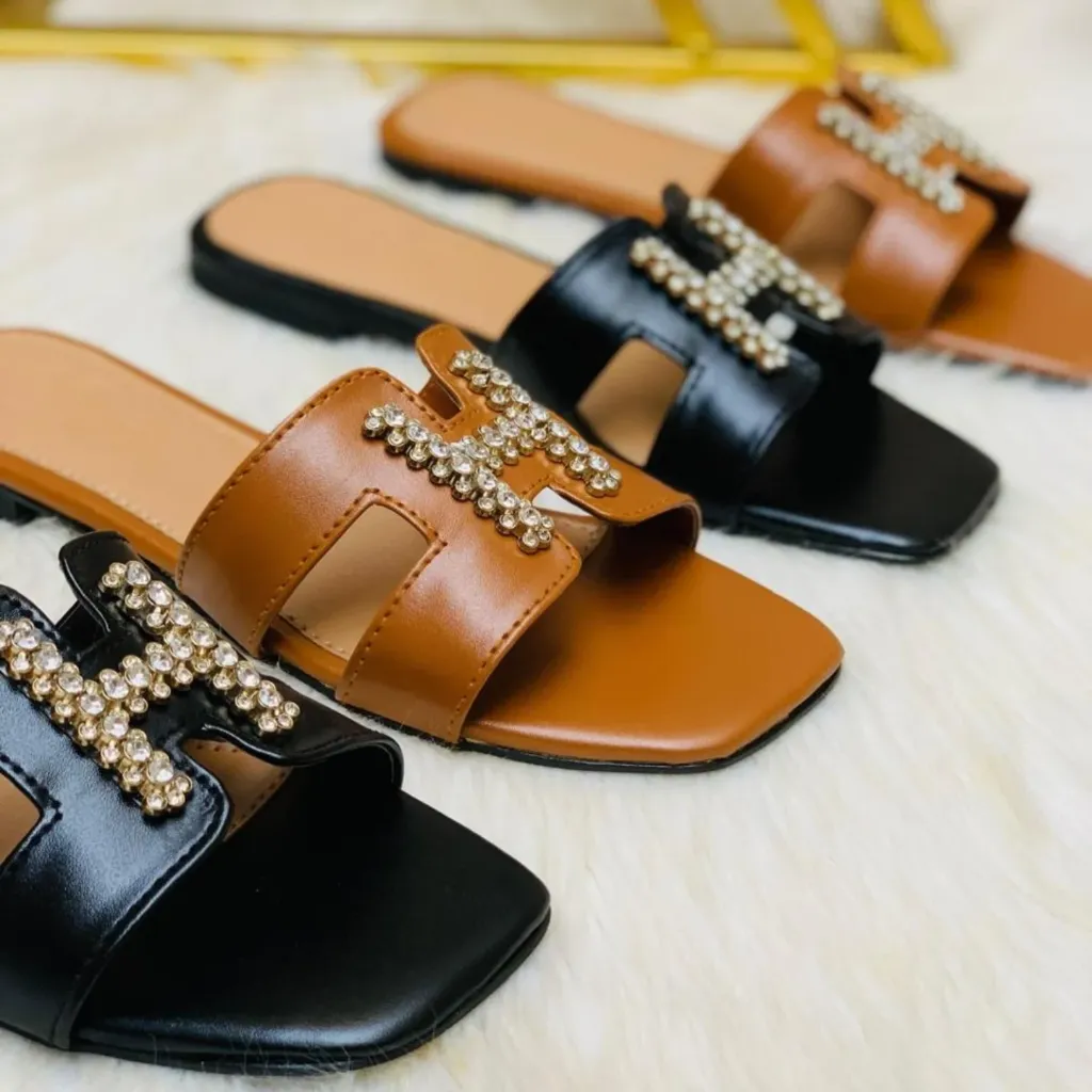 Elegant ladies flat sandals with a stylish crystal design (Black)